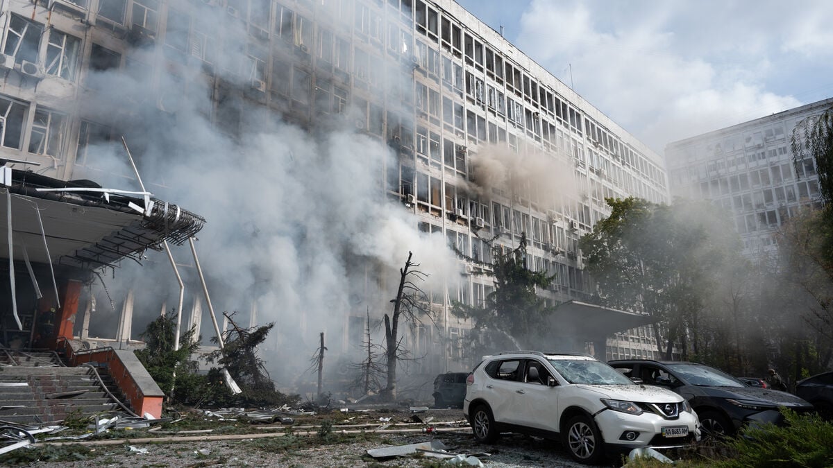 One killed in Russian ballistic missile attack on Kyiv, officials say