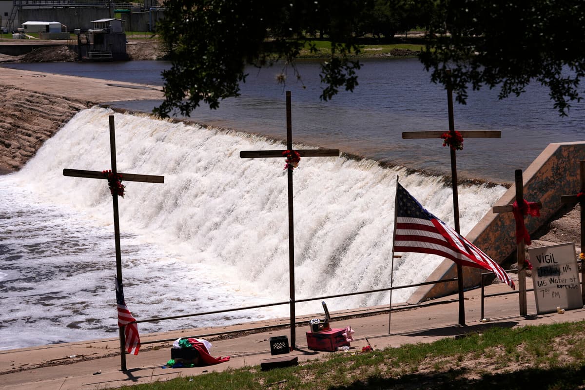 Trump Visits Texas Flood Disaster Area