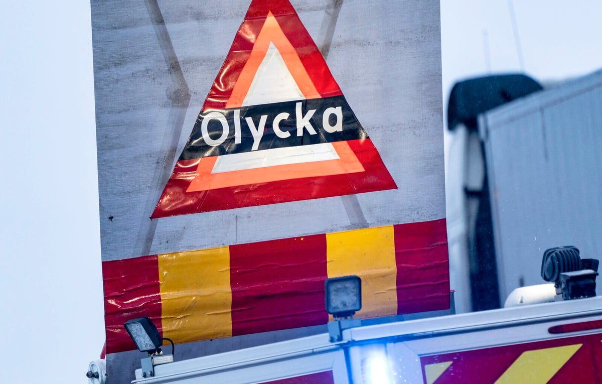 Head-on Collision on E4 in Huskvarna Sends Five to Hospital