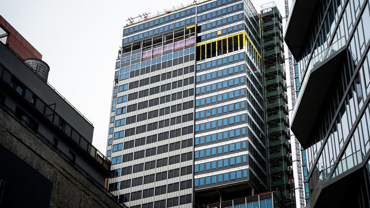 Midtown Manhattan skyscraper evacuated after structural damage raises collapse fears