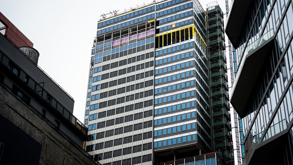 Midtown Manhattan skyscraper evacuated after structural damage raises collapse fears