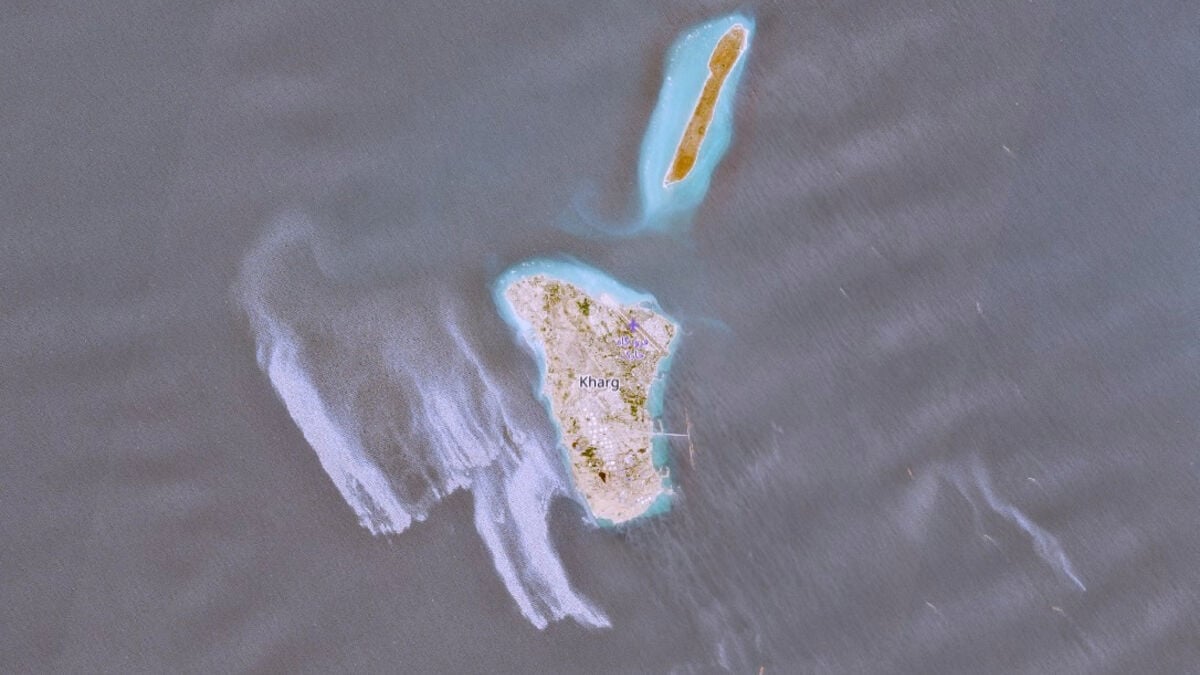 Suspected oil leak off Iranian island Kharg spreads over 52 square kilometers