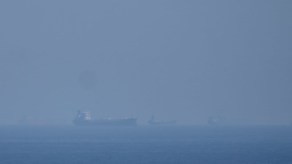 Iran wants to impose tariffs on ships passing through the Strait of Hormuz