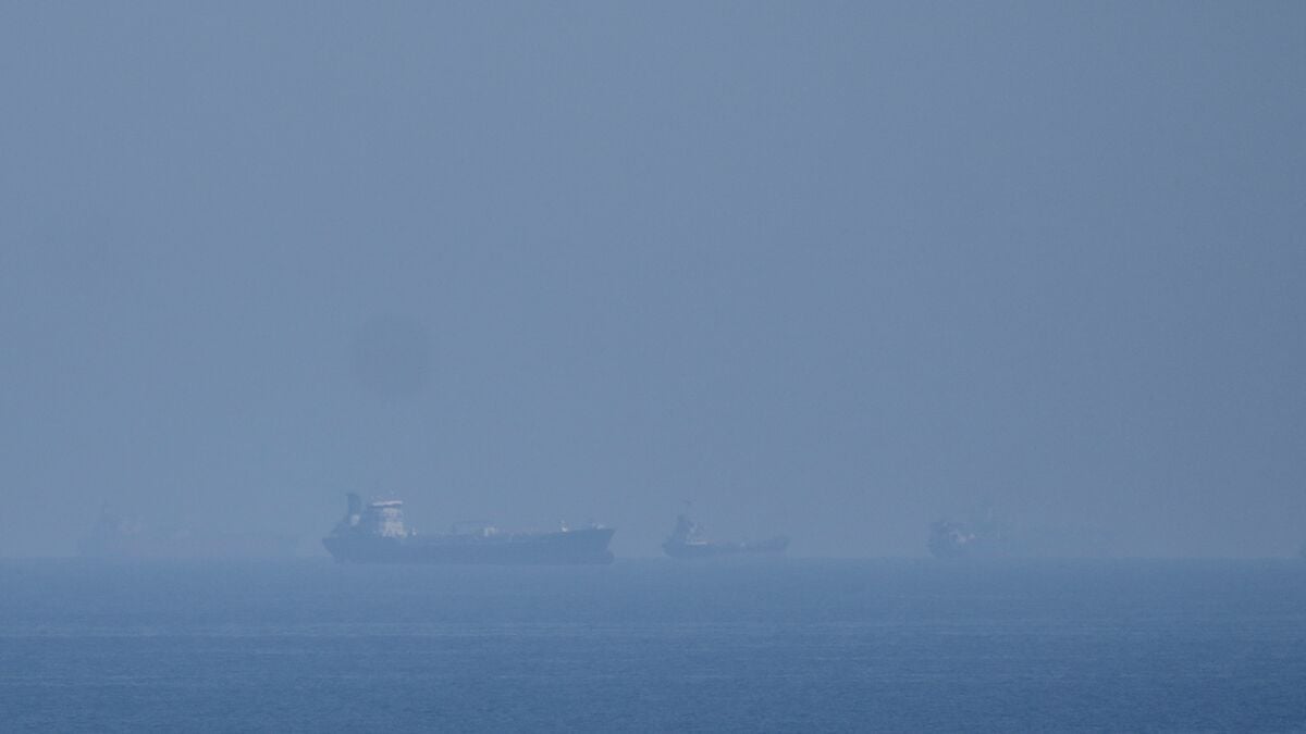 Iran wants to impose tariffs on ships passing through the Strait of Hormuz