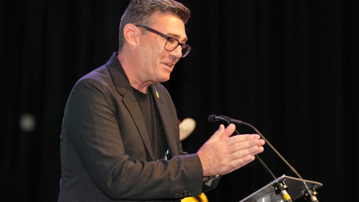 Starmer rival Andy Burnham wins Makerfield by-election, opening way to challenge Keir Starmer