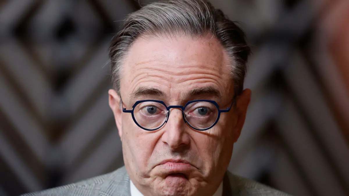 He resists when the EU wants to lend to Ukraine