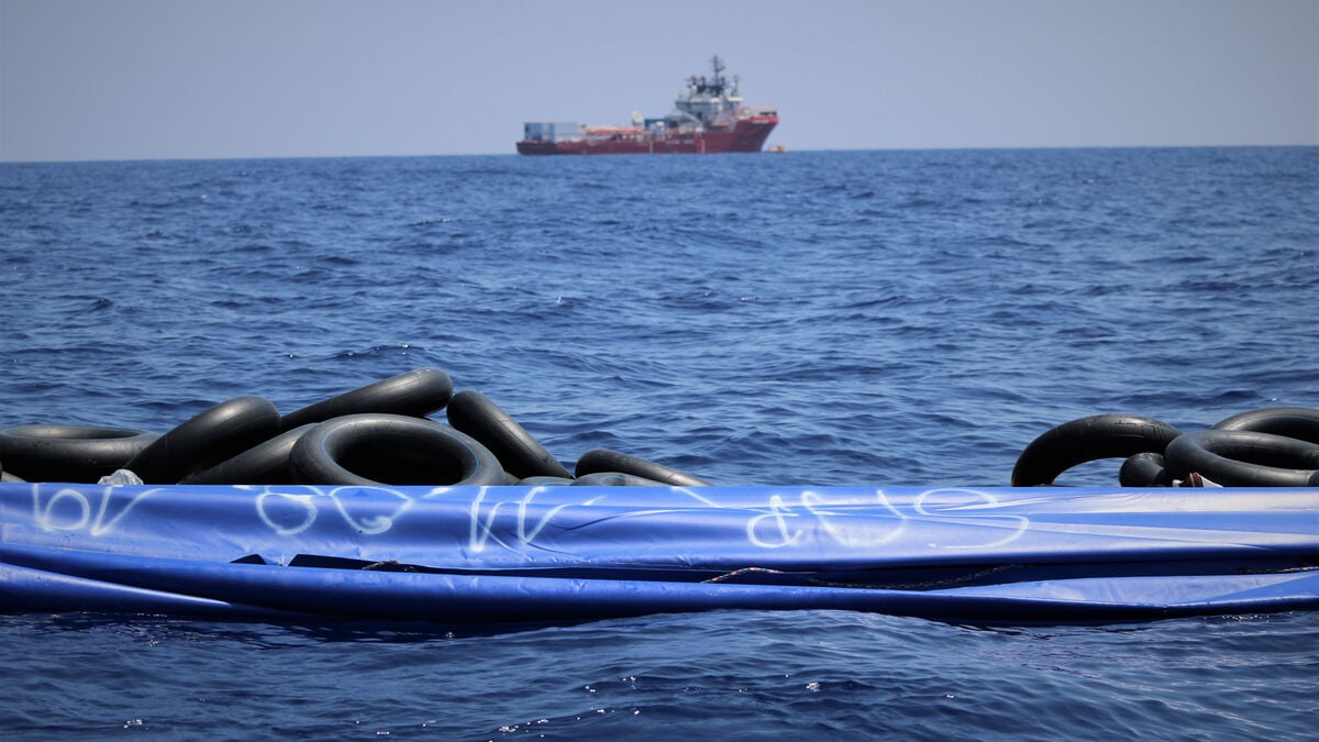 Migrant Boat Sinks Off Libya: 18 Missing, Over 60 Rescued