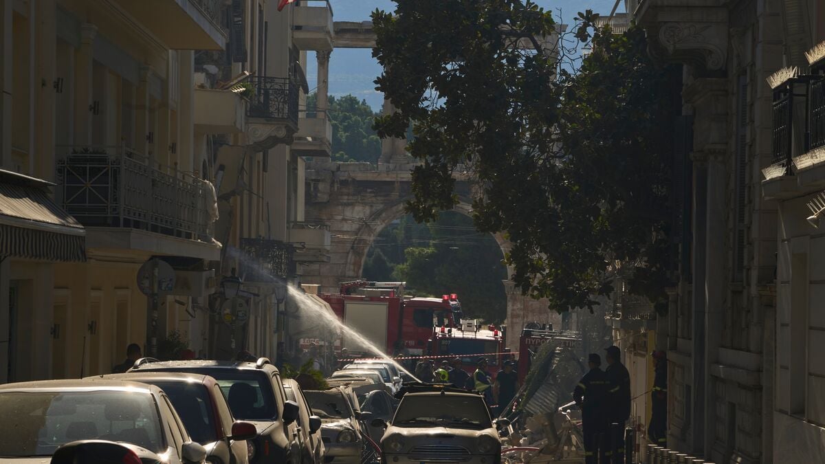 Explosion near Athens Acropolis injures two, collapses building
