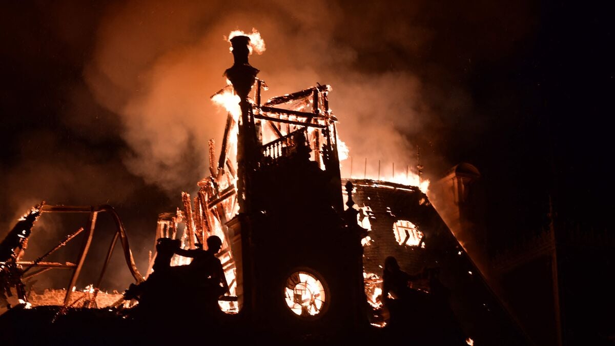 Historic Town Hall in Limoges and Lyon Tourist Pavilion Set on Fire During Protests