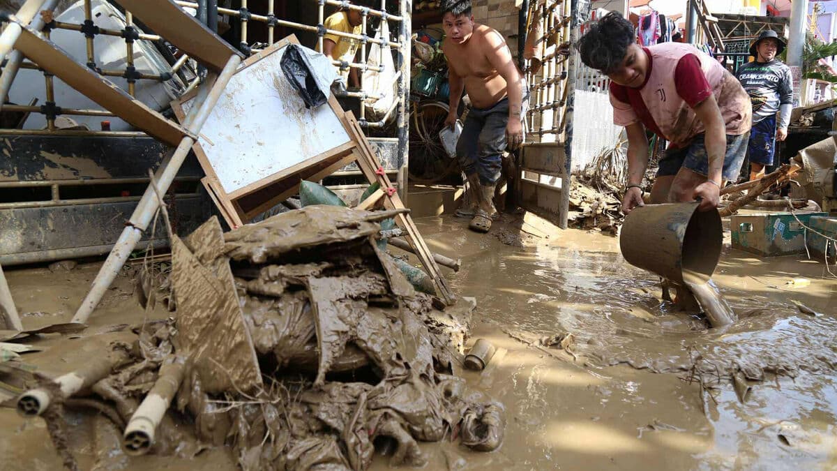 Disaster declared in the Philippines – 140 dead in typhoon