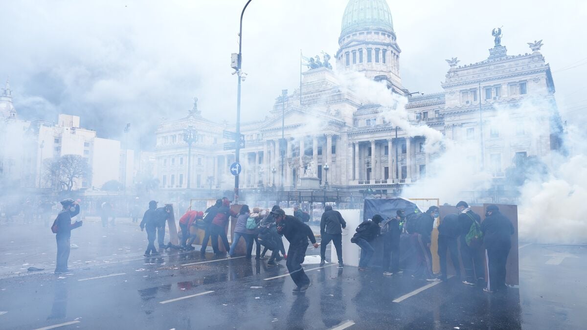 Police Use Tear Gas and Rubber Bullets as Protests Over Argentina’s Education Cuts Turn Violent