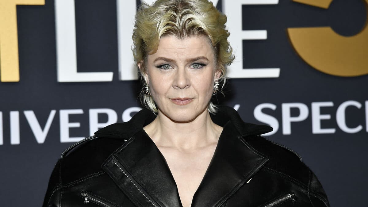 Robyn Announces Completion of New Album