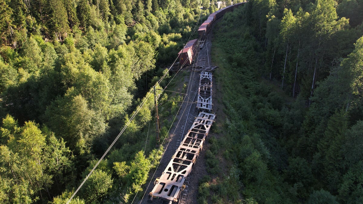 Long train stoppage expected after Bollebygd derailment