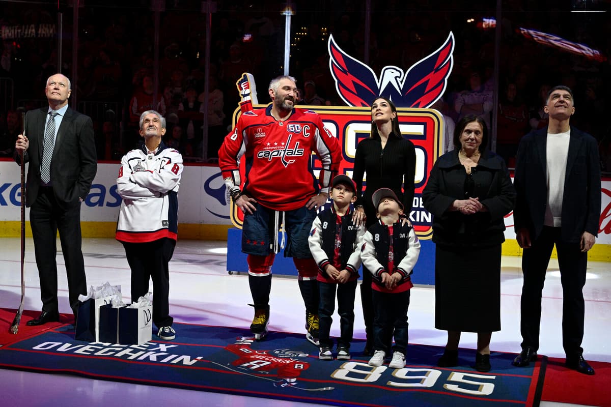 Fans Celebrate Ovechkin's Historic NHL Goal Record in Washington