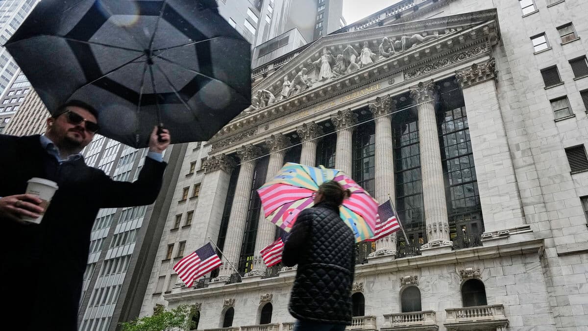 Wall Street Rises After Trump's China Tariff Remarks