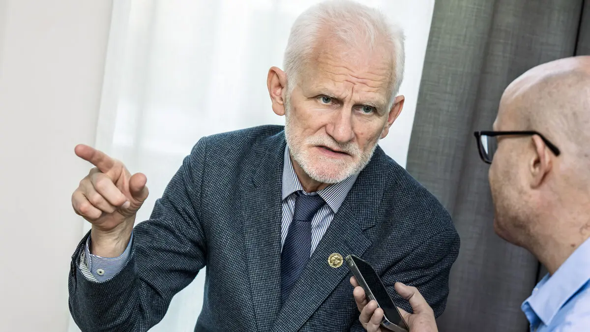 Kicked out of the country, Ales Byalyatski continues to fight Lukashenko