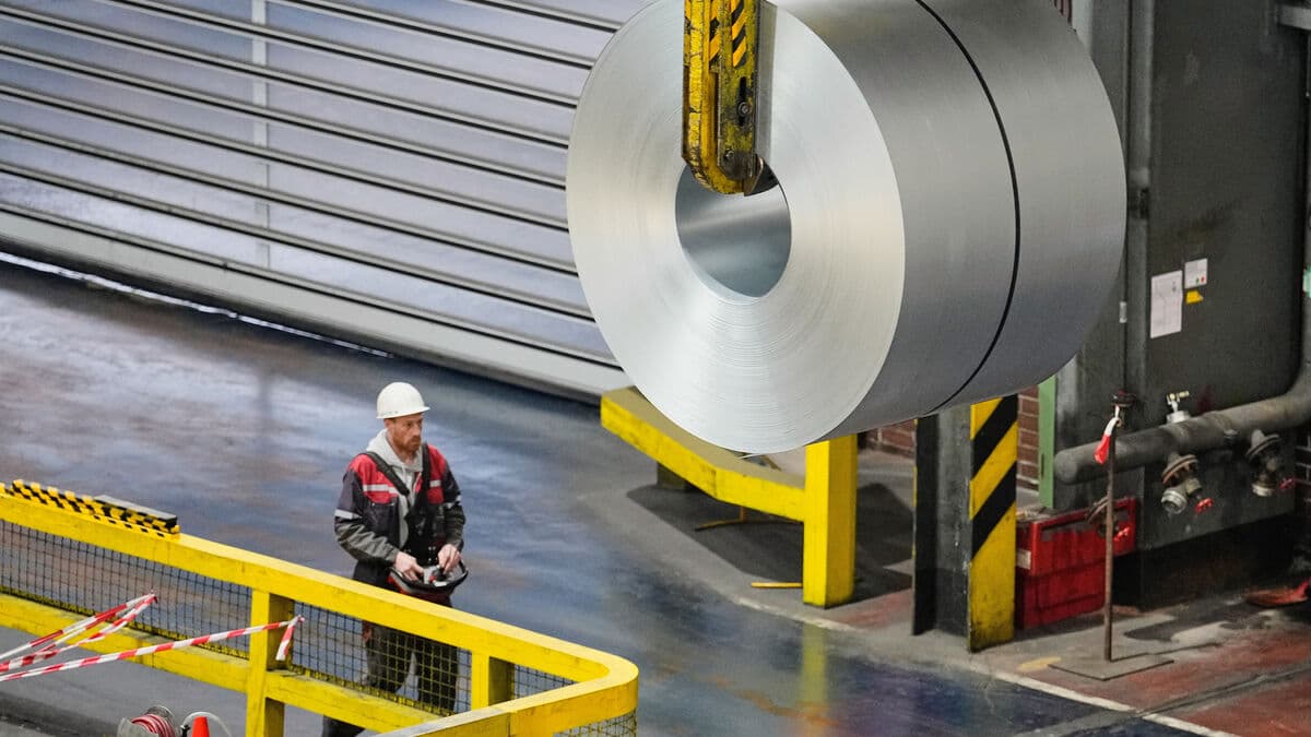 Eurozone recovery remains weak as January PMI shows slight rise in private sector activity