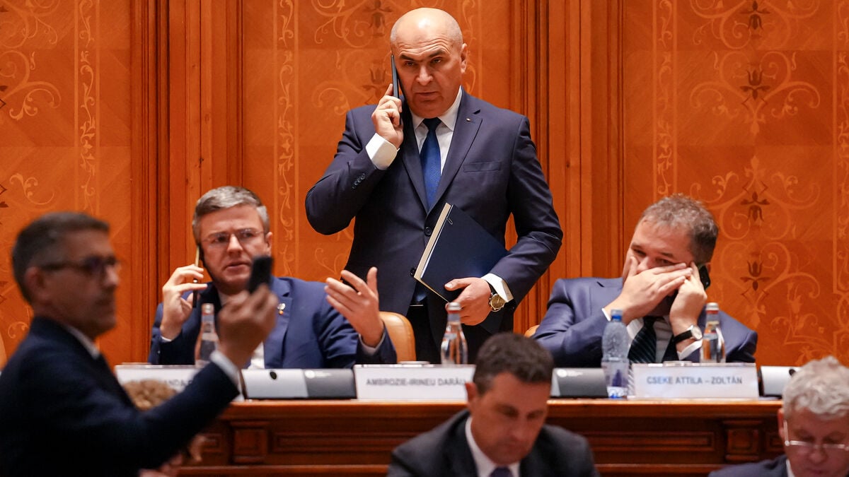 Romania's government falls as pro-EU PM Ilie Bolojan loses no-confidence vote