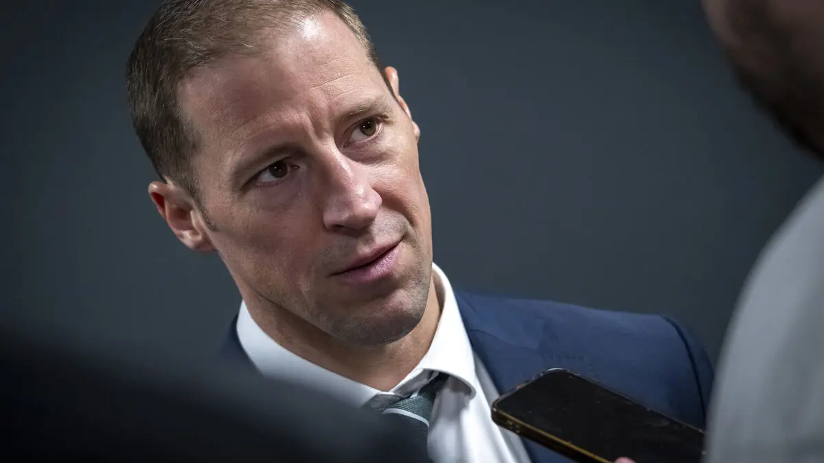 Cam Abbott will remain head coach of Färjestad for two more seasons