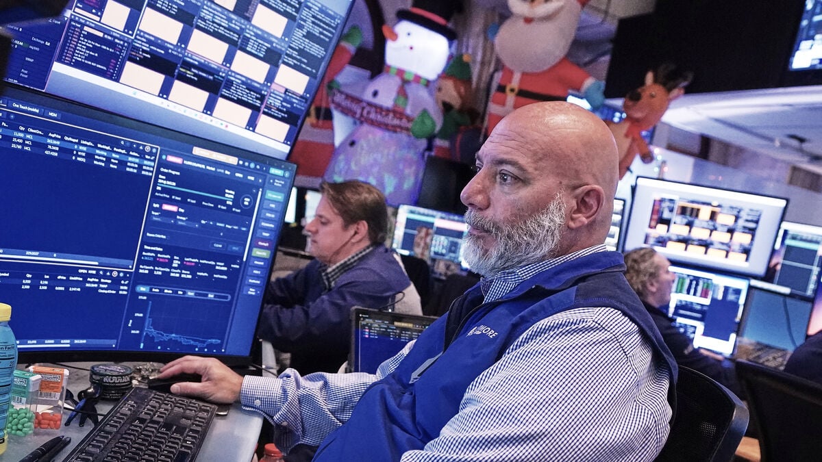 Wall Street bounced back above zero
