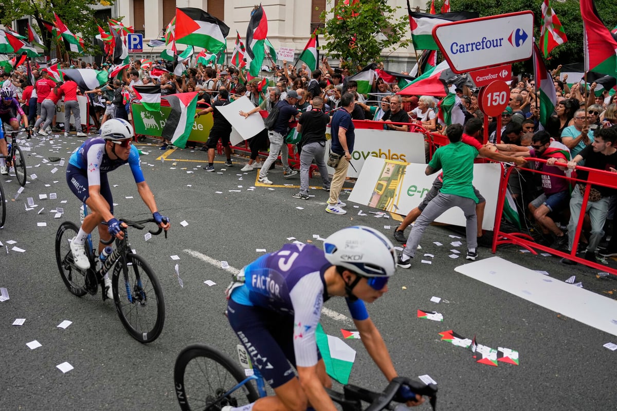 Spanish Minister Supports Potential Ban of Israel Premier Tech from Tour of Spain
