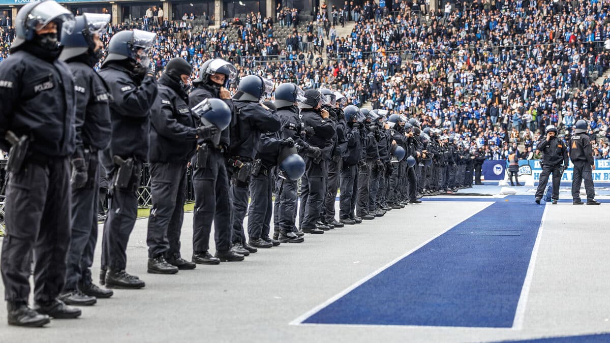 Scandalous scenes in Germany - Dynamo Dresden vs Hertha Berlin match suspended
