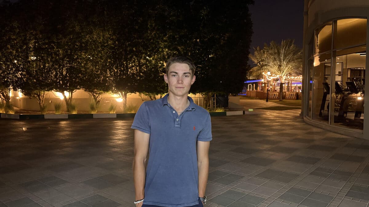 Axel stuck on golf trip - flight alarm in the middle of the night