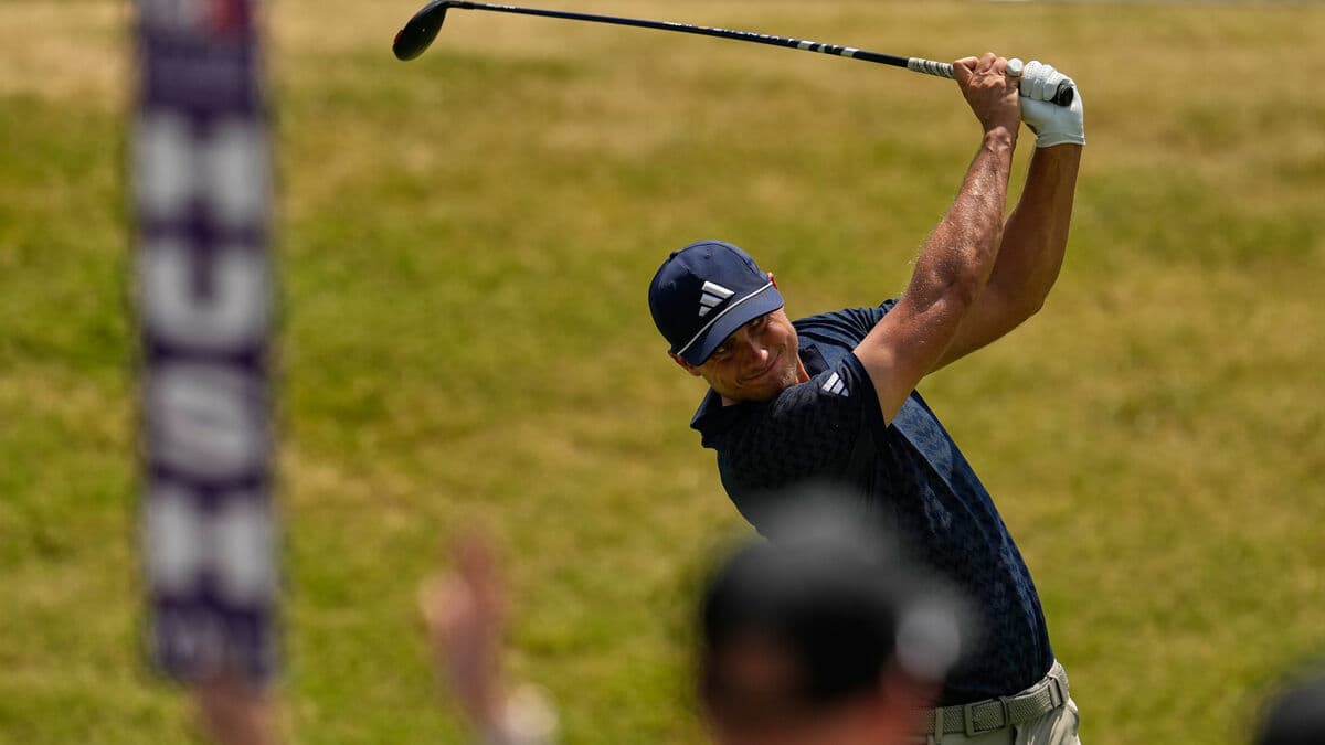 Åberg slips to tied 22nd after costly third round at St. Jude Championship