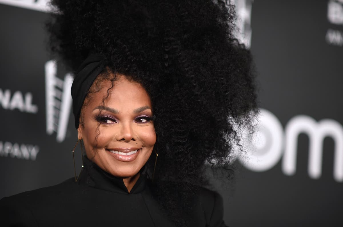 Janet Jackson Receives Icon Award at American Music Awards