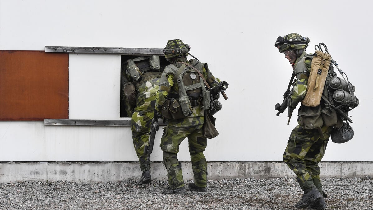 Three suspected of crimes after fatal grenade accident at Ground Combat School in Kvarn last fall