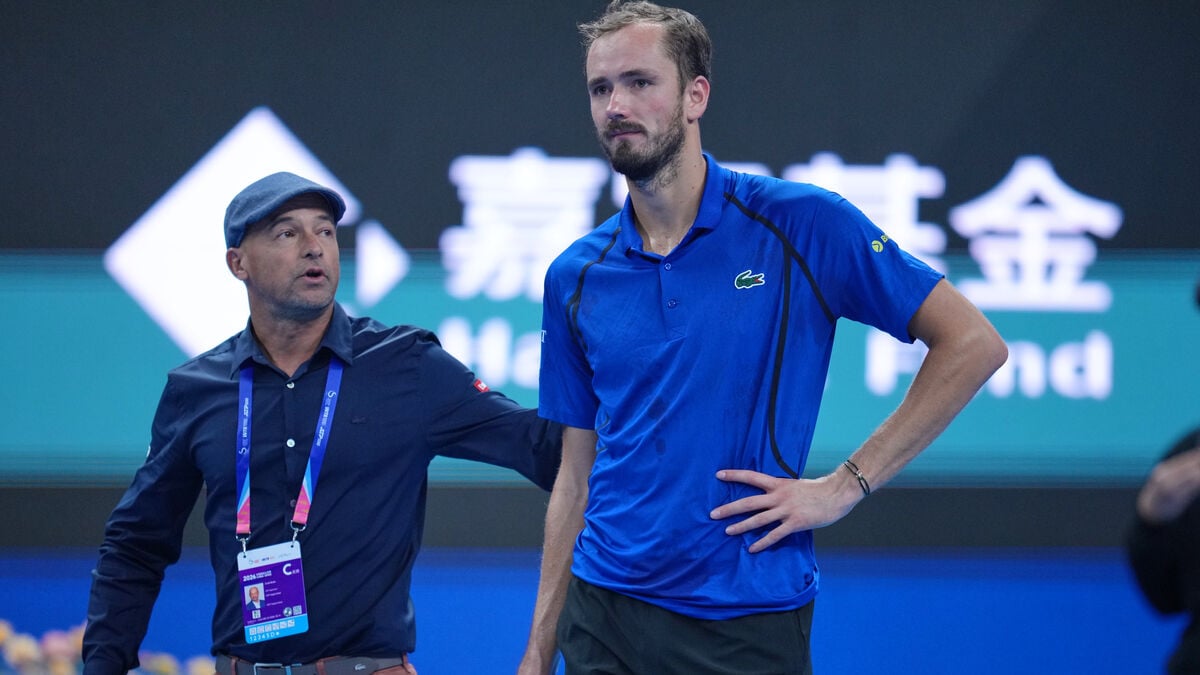 Daniil Medvedev disqualified after hitting spectator with ball at Beijing Open