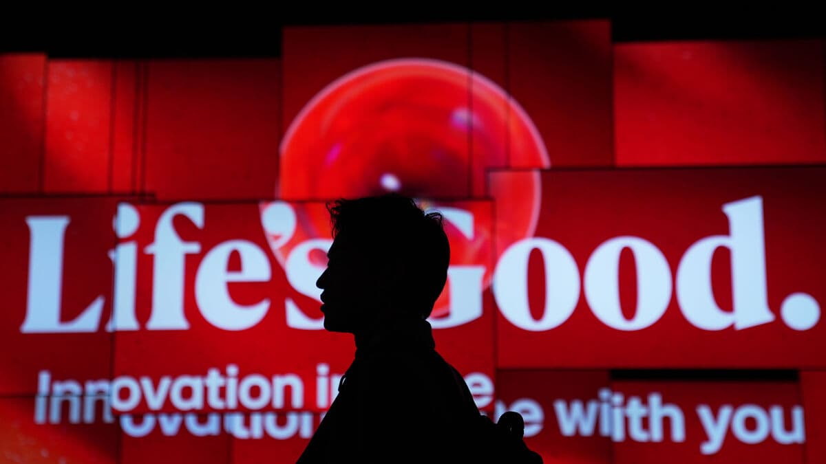 Asian stocks rise to start the week as LG surges on robotics news