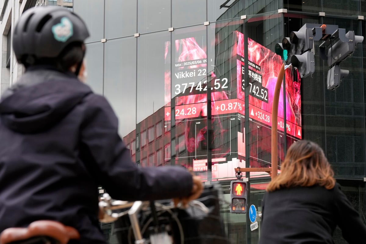Asia Stock Markets Show Mixed Performance