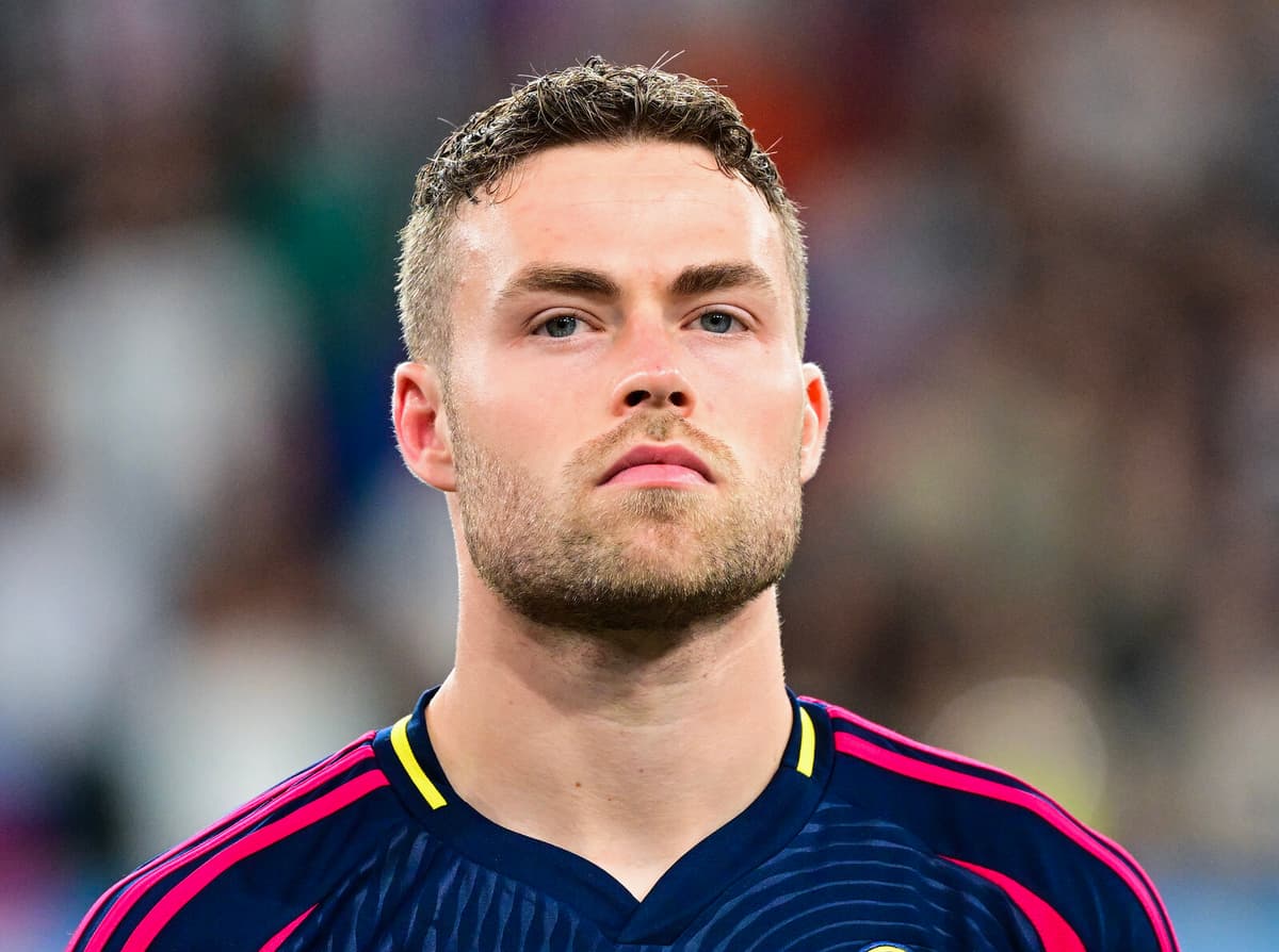 Gudmundsson's Last-Minute Own Goal Costs Leeds Against Fulham