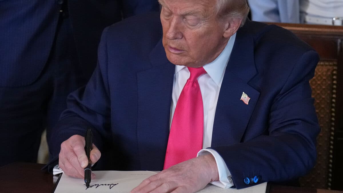 BBC apologizes to Trump