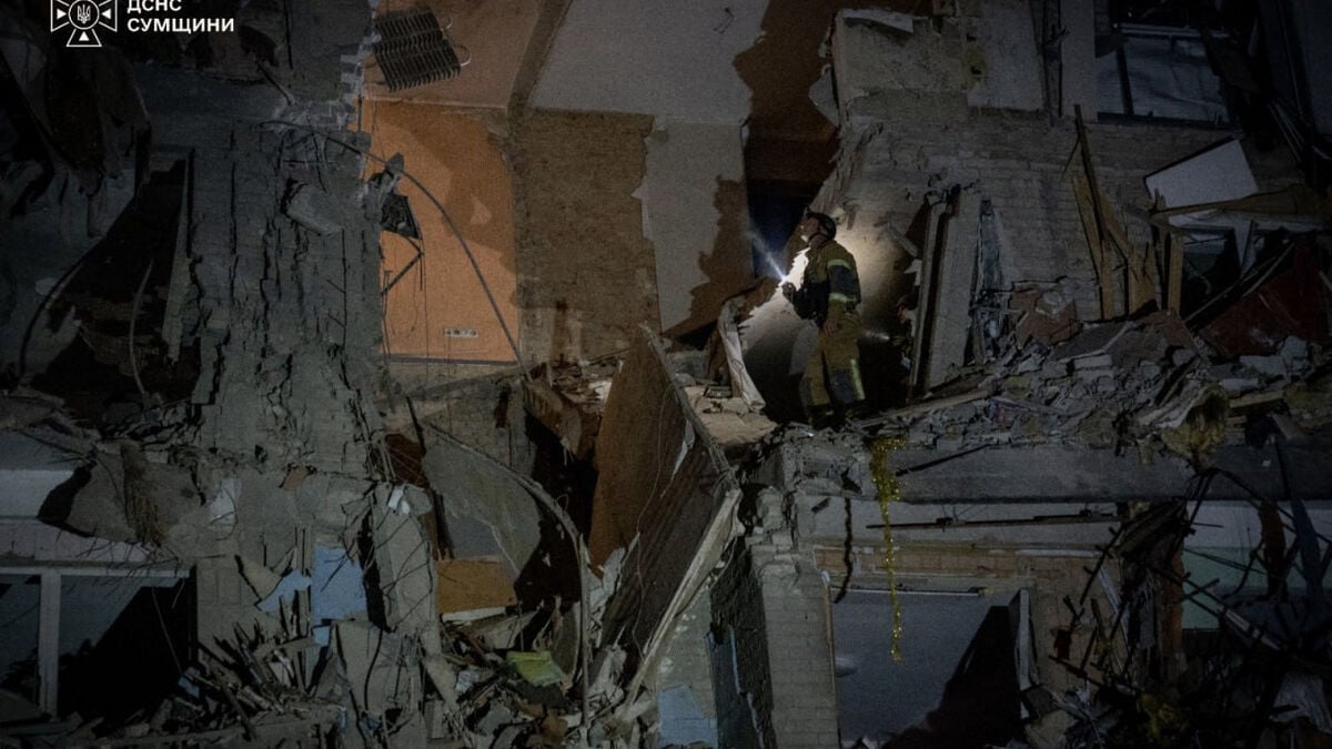 Civilians killed in overnight Russian attacks on Ukraine