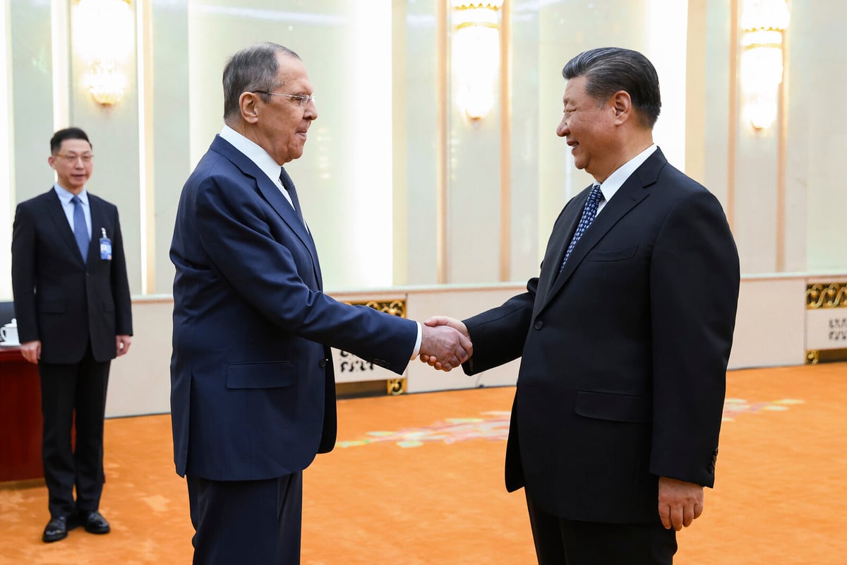 China Pledges Stronger Support for Russia, Criticizes US Tariff Threats