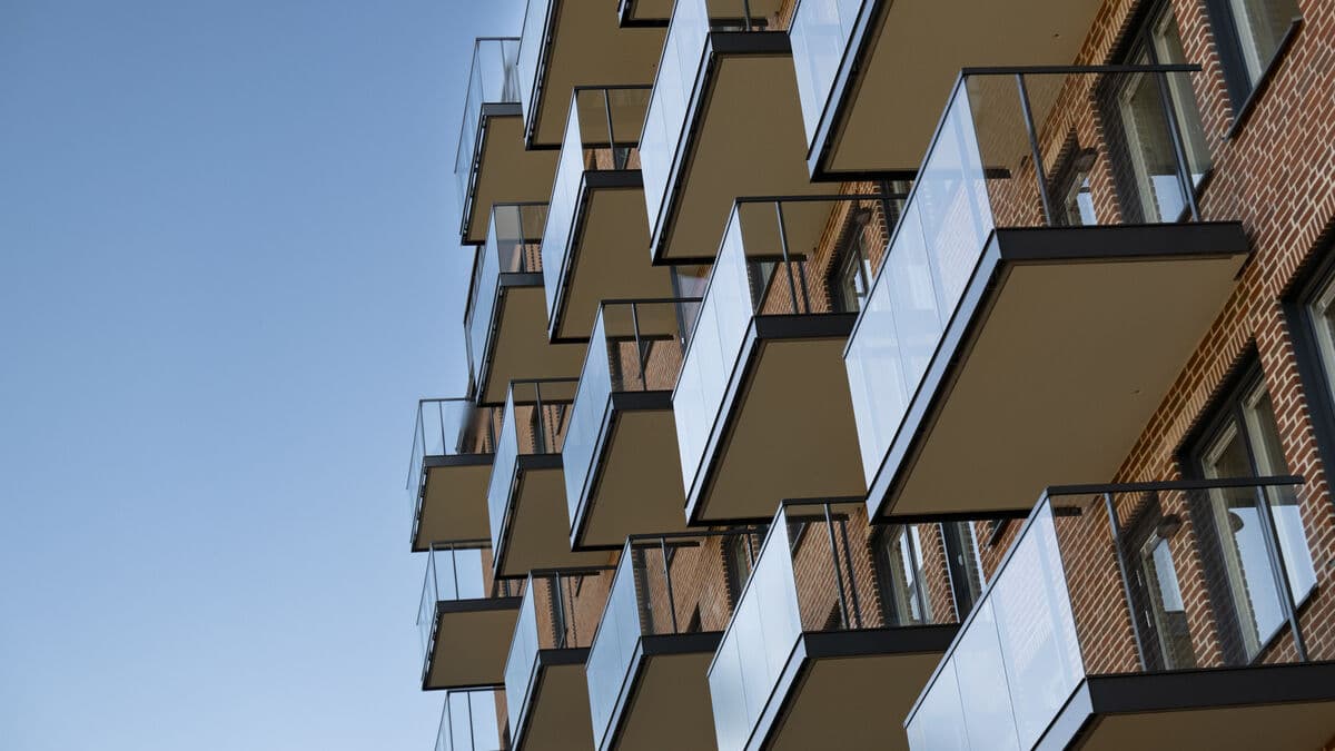 Three-year-old locks parents out on balcony in Malmö