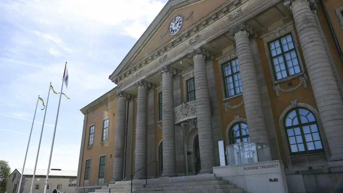 Woman charged with supplying drugs to children