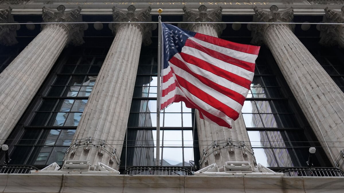 Wall Street turned major to minor, oil rose