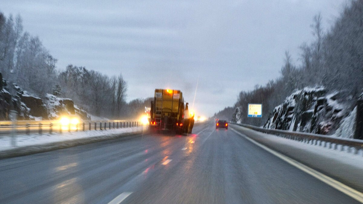 Sweden Warns of Icy Road Conditions Across Large Parts of the Country in Coming Days