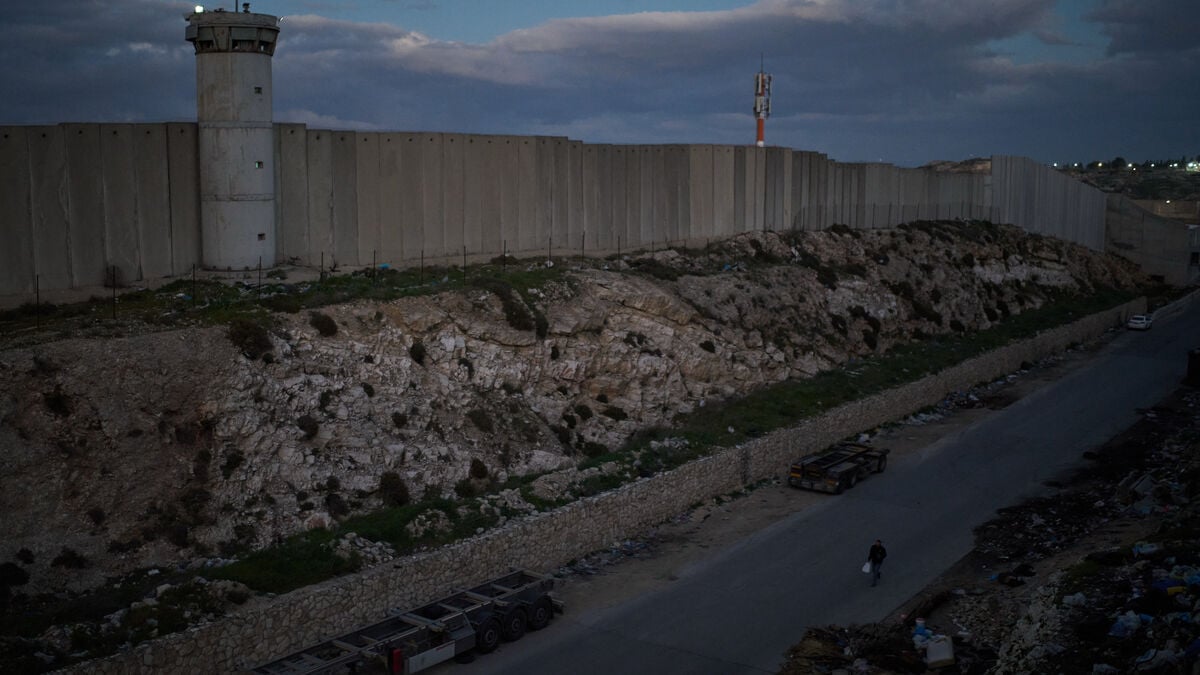 West Bank: Two Palestinians reportedly killed by Israeli settlers