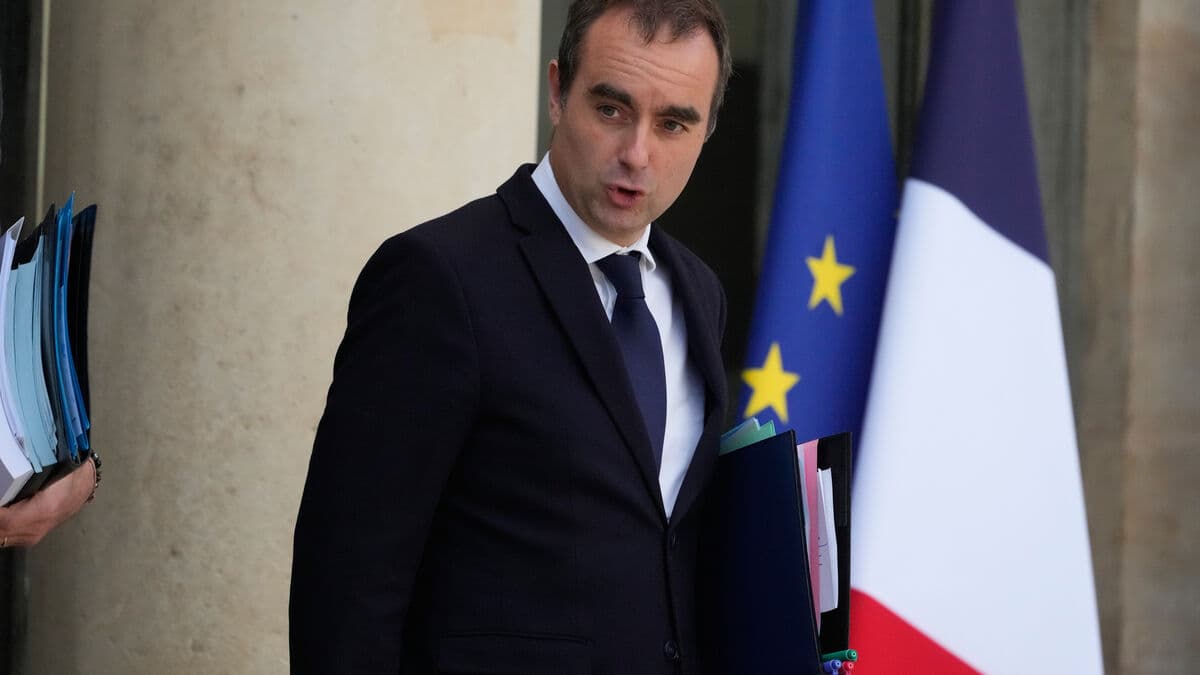 France's Prime Minister Delays Pension Reform
