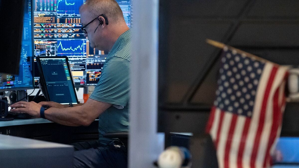 AI concerns weigh on Wall Street as tech stocks fall at the start of the week