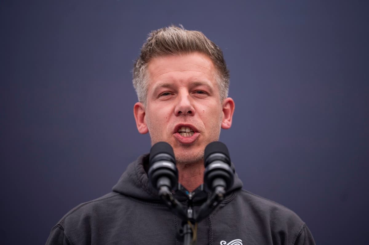 Hungary's Opposition Leader Vows to End Isolation and Rejoin EU Mainstream