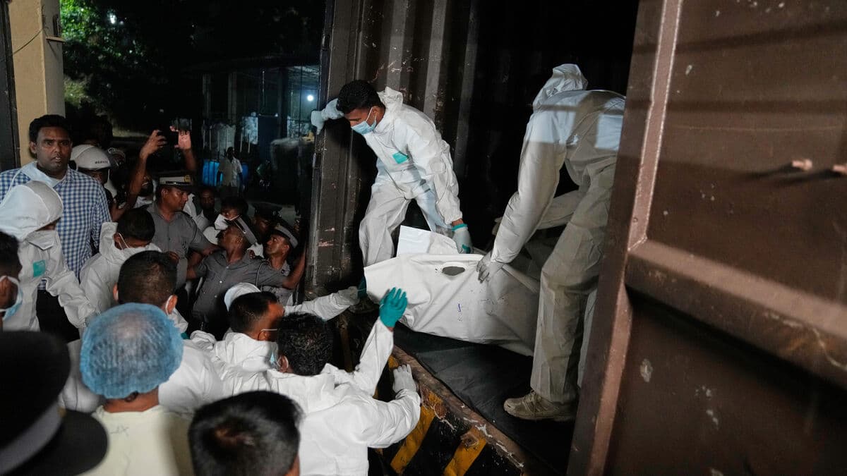 Sri Lanka evacuates 208 crew from Iranian warship