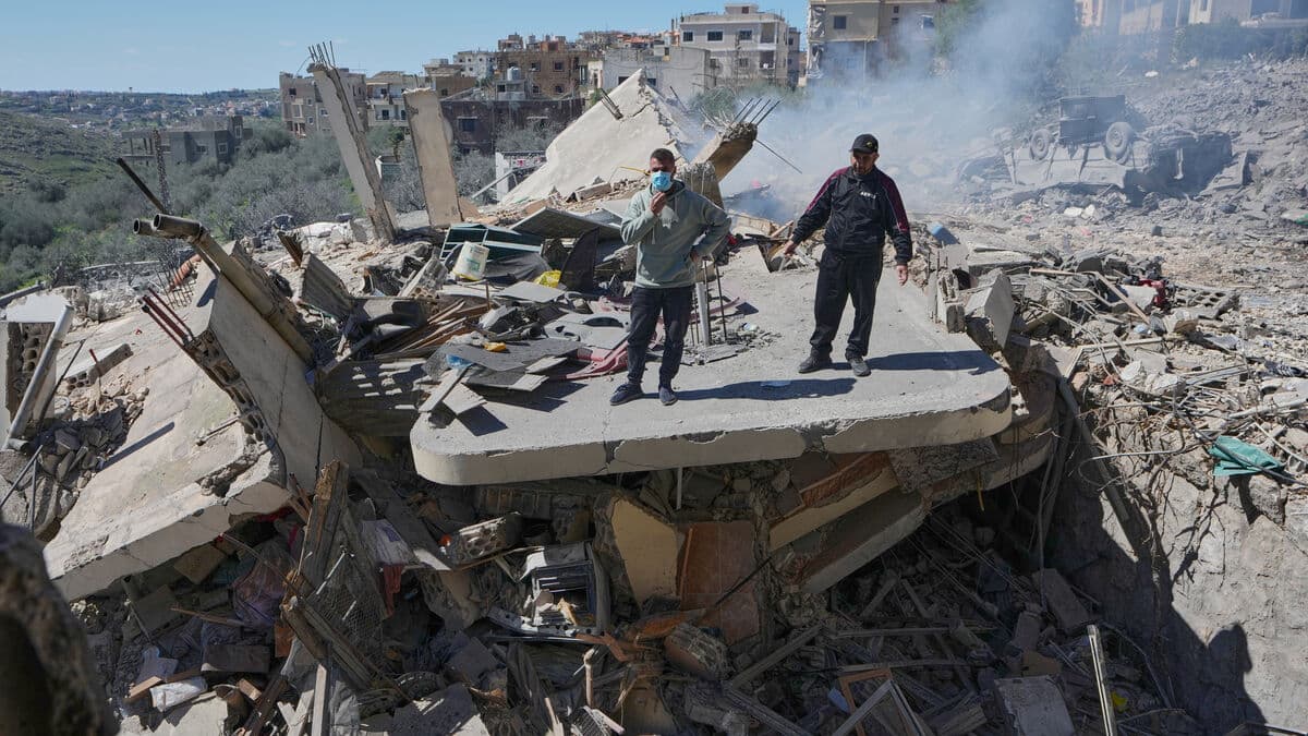 New attacks in Lebanon - hundreds of thousands flee