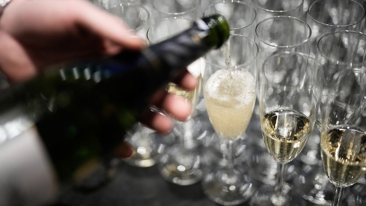 Flower shops and galleries seek alcohol permits after food rule change