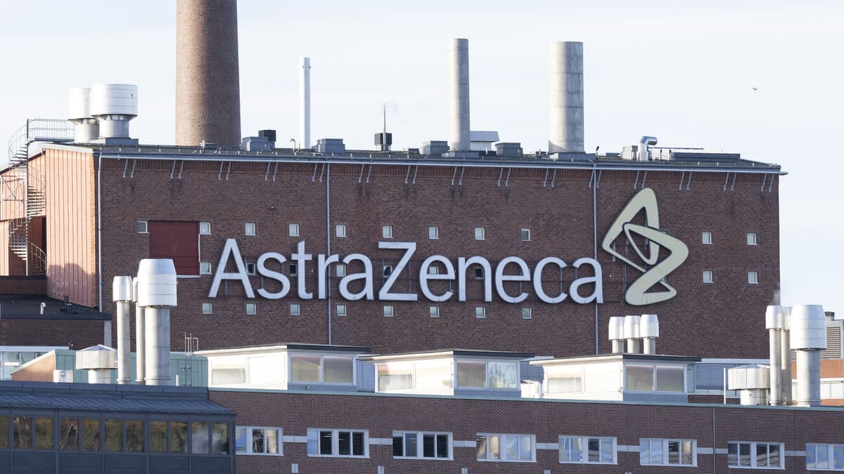 Astra Zeneca reports higher profit and increases dividend