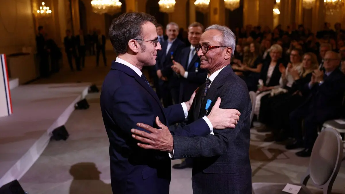 Paris' last colporteur receives French knighthood